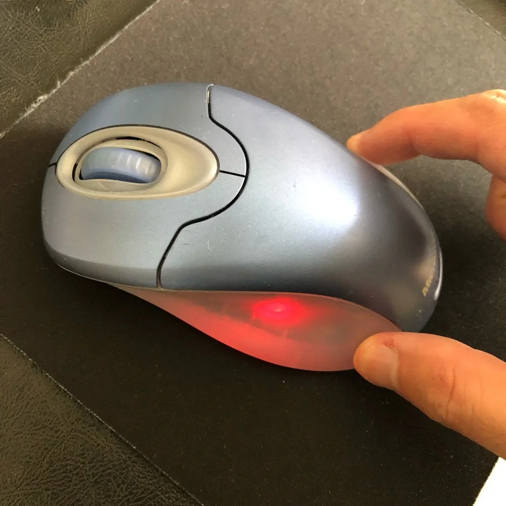 Microsoft Wireless Optical Mouse & USB 2.0 Receiver Cable